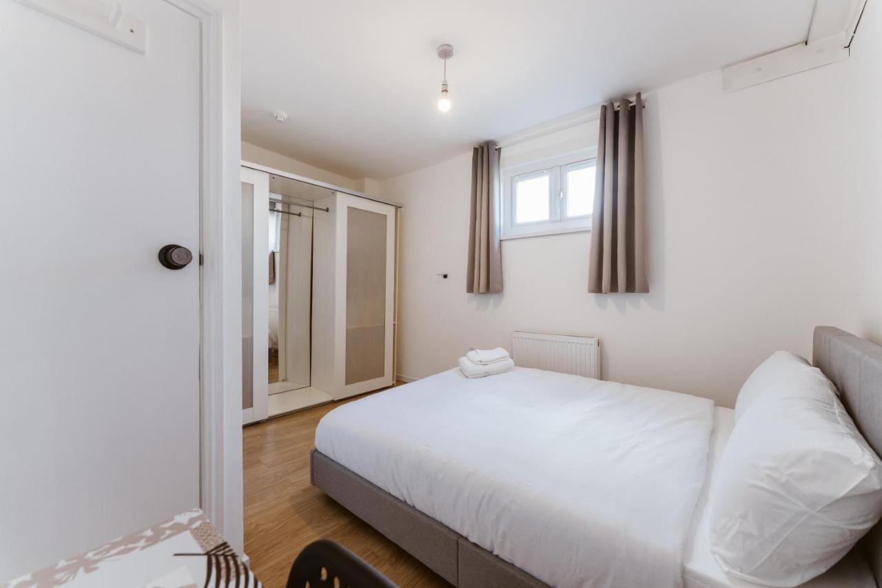 Mile End Double Rooms 27 Guest House London Eksteriør billede